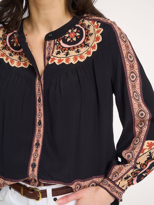 Ontdek de Valda, viscose blouse van ba-sh in de kleur zwart bij Orangebag. Voor 21:45 besteld, morgen in huis!