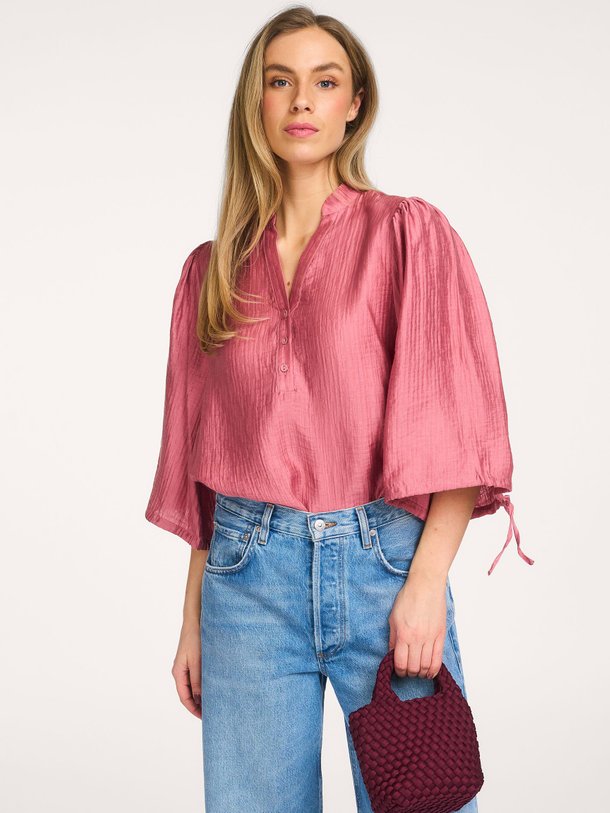 Ontdek de Dahlia, viscose mix top van Aaiko in de kleur roze bij Orangebag. Voor 21:45 besteld, morgen in huis!