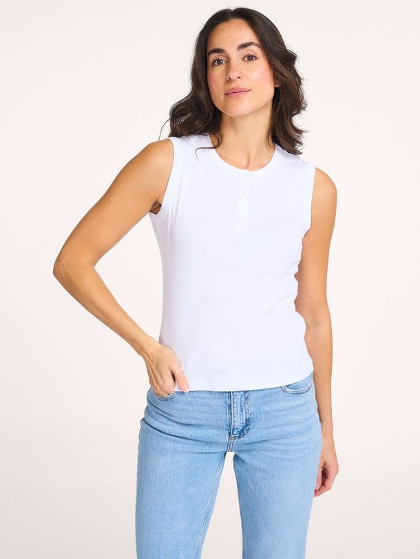 Ontdek de Jony, organic cotton tanktop van Baum und Pferdgarten in de kleur wit bij Orangebag. Voor 21:45 besteld, morgen in huis!