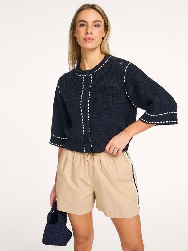 Ontdek de Caroline, cotton cardigan van Alchemist in de kleur donkerblauw bij Orangebag. Voor 21:45 besteld, morgen in huis!