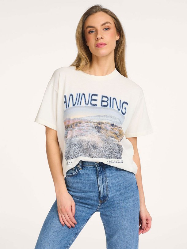 Ontdek de Cade, cotton T-shirt with print van Anine Bing in de kleur off-white bij Orangebag. Voor 21:45 besteld, morgen in huis!