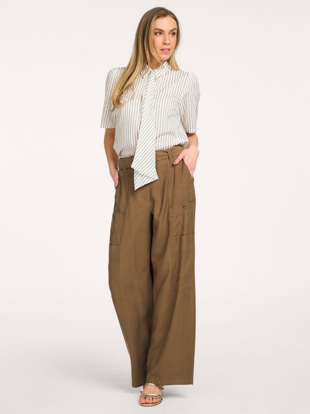 Ontdek de Veronne, viscose mix striped blouse with lurex van Aaiko in de kleur off-white bij Orangebag. Voor 21:45 besteld, morgen in huis!