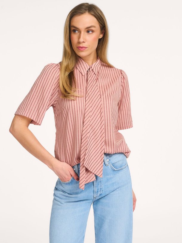 Ontdek de Veronne, viscose mix striped blouse with lurex van Aaiko in de kleur roze bij Orangebag. Voor 21:45 besteld, morgen in huis!
