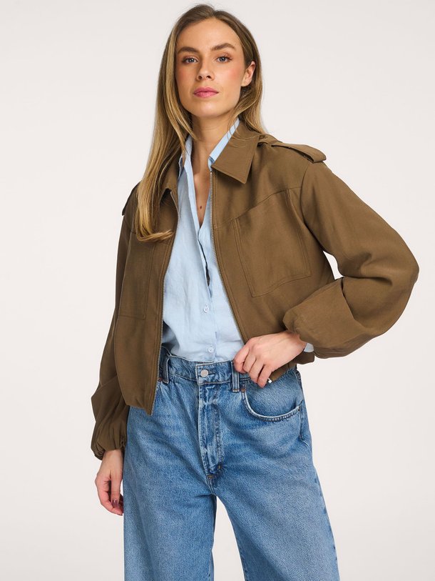 Ontdek de Rosalie, viscose mix jacket van Aaiko in de kleur donkergroen bij Orangebag. Voor 21:45 besteld, morgen in huis!