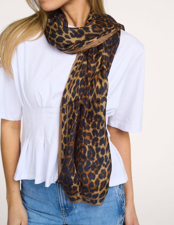 Ontdek de Leopa Taby, silk leopard scarf van Becksondergaard in de kleur bruin bij Orangebag. Voor 21:45 besteld, morgen in huis!