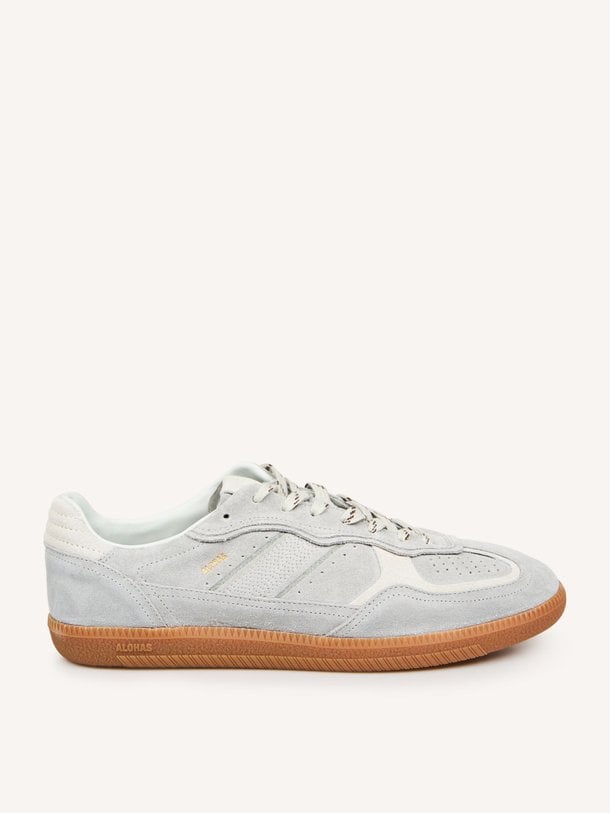 Ontdek de Tb.490, suede sneakers van Alohas in de kleur lichtgrijs bij Orangebag. Voor 21:45 besteld, morgen in huis!