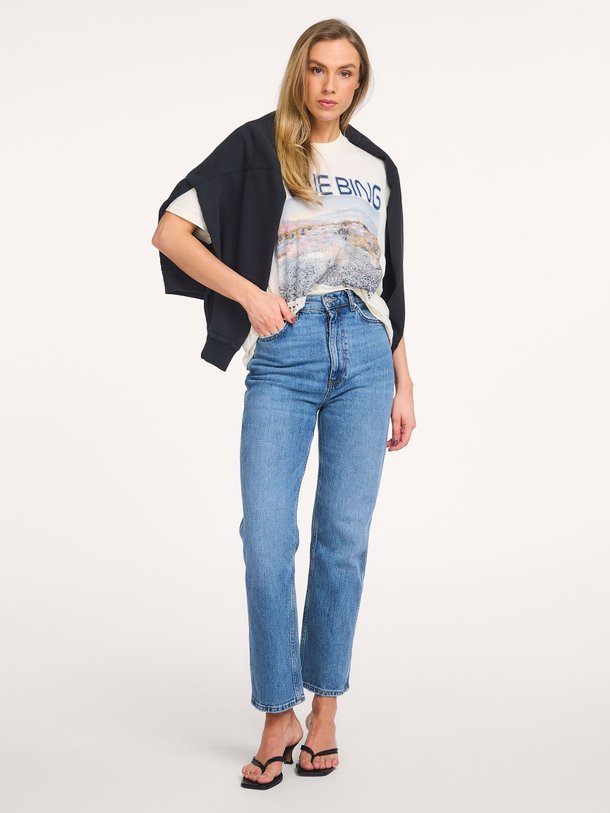 Ontdek de Jane, high waist straight fit non-stretch jeans van Anine Bing in de kleur blauw bij Orangebag. Voor 21:45 besteld, morgen in huis!