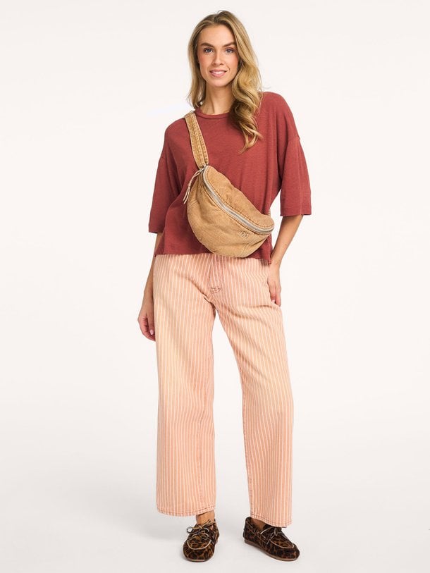 Ontdek de Paty, high waist loose fit non-stretch jeans van Bellerose in de kleur perzik bij Orangebag. Voor 21:45 besteld, morgen in huis!
