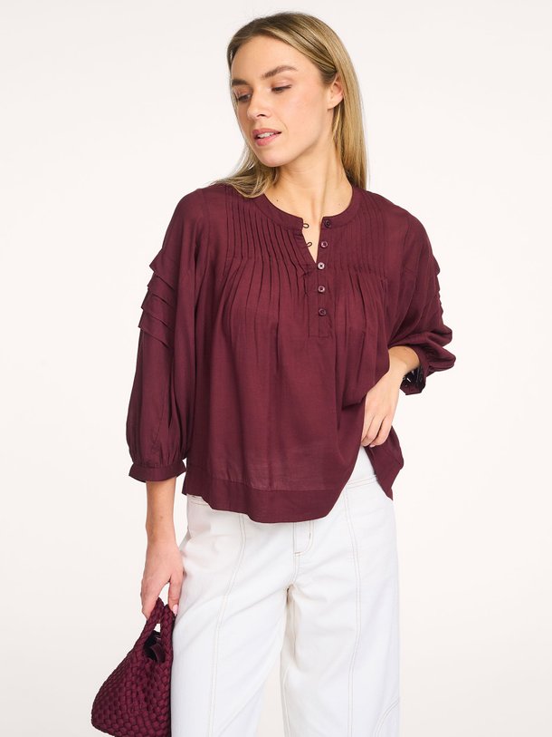 Ontdek de Freya, modal top van Alchemist in de kleur bordeauxrood bij Orangebag. Voor 21:45 besteld, morgen in huis!