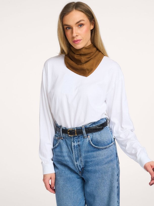 Ontdek de Evy, suede scarf van Alter Ego in de kleur cognac bij Orangebag. Voor 21:45 besteld, morgen in huis!